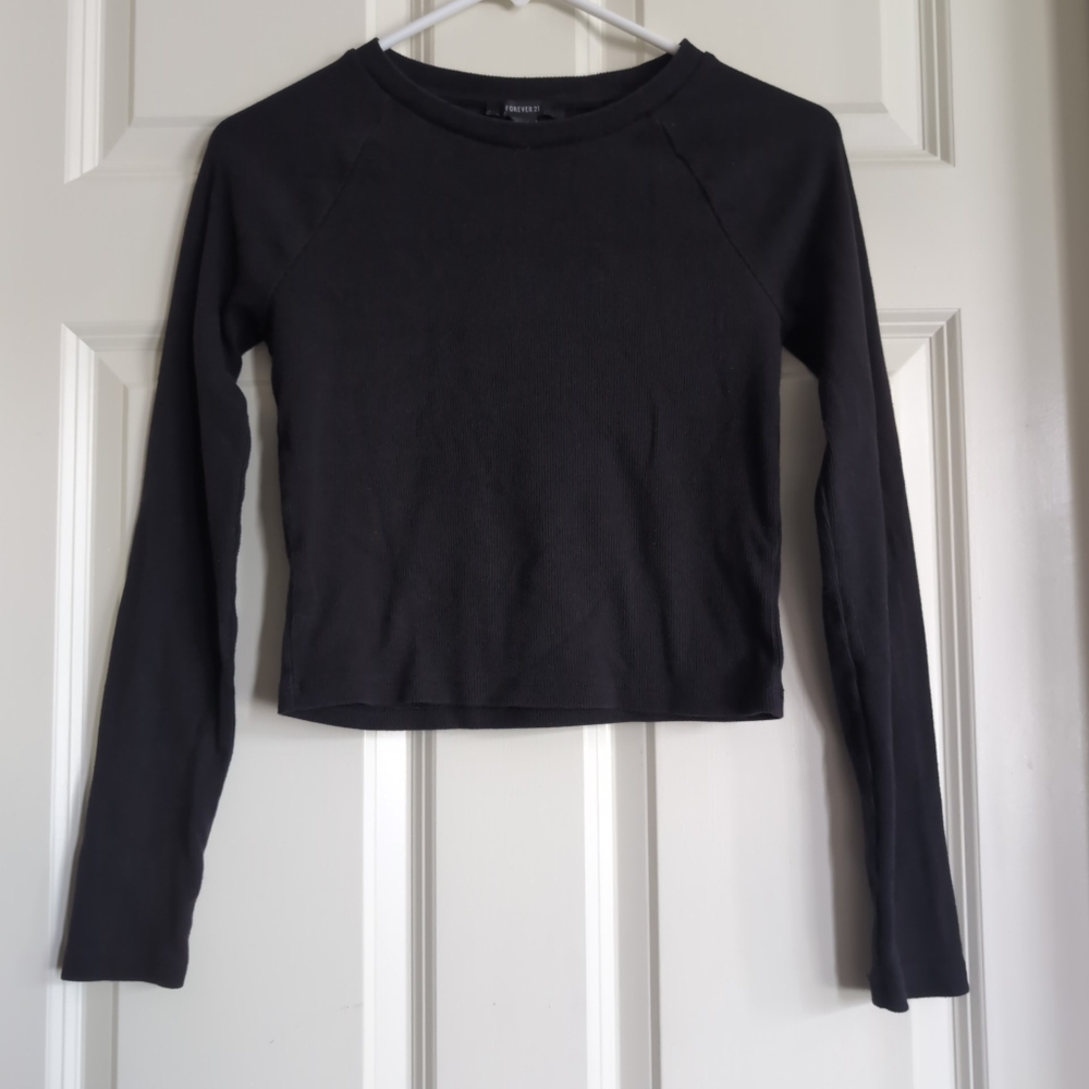 Black ribbed monochrome raglan cropped long sleeve tee